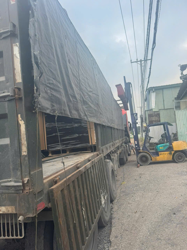 Hình ảnh đóng hàng và vận chuyển Sáng Tạo Việt